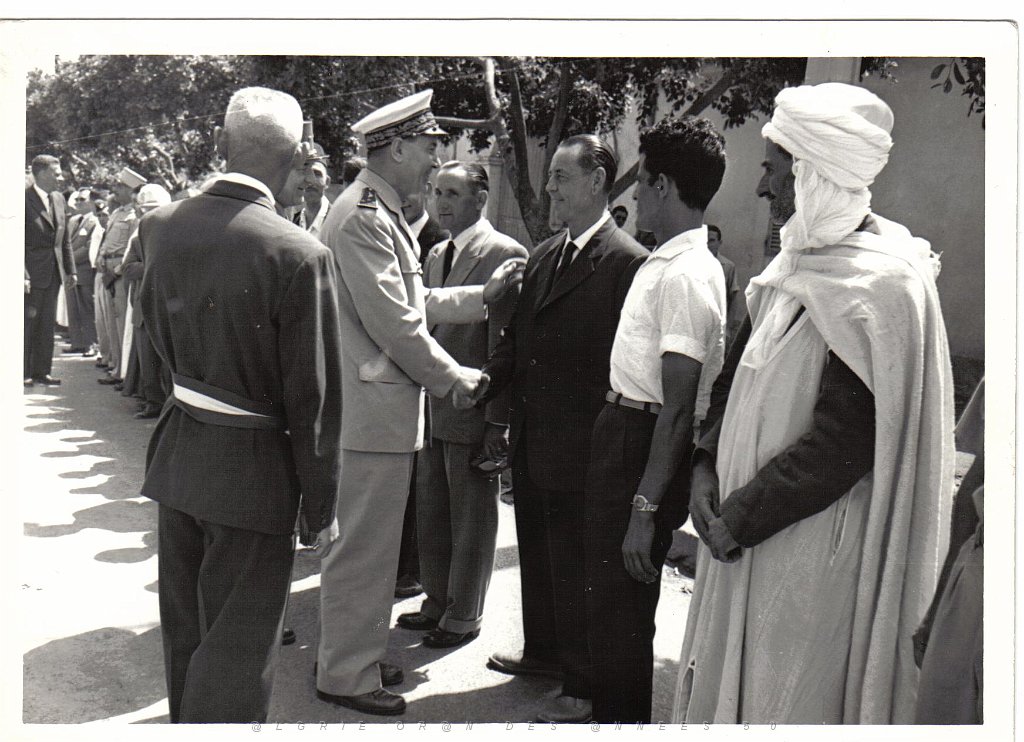 BOU SFER 06 JUILLET 1958 POSE DE LA PREMIERE PIERRE DU MONUMENT AUX MORTS 009.jpg
